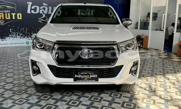 Buy Used Toyota Hiluxe Revo White Car in Vientiane in Vientiane Province Buy Used Toyota Hiluxe Revo White Car in Vientiane in Vientiane Province