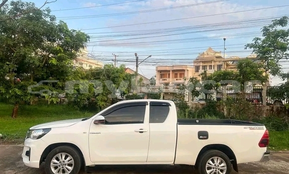 Buy Used Toyota Hiluxe Revo White Car in Vientiane in Vientiane Province Buy Used Toyota Hiluxe Revo White Car in Vientiane in Vientiane Province