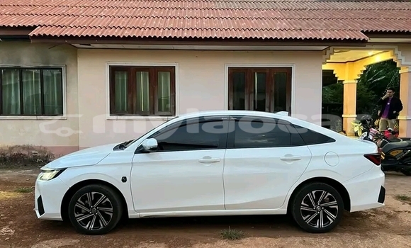 Buy Used Toyota Yaris White Car in Vientiane in Vientiane Province Buy Used Toyota Yaris White Car in Vientiane in Vientiane Province