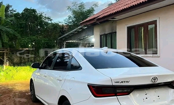 Buy Used Toyota Yaris White Car in Vientiane in Vientiane Province Buy Used Toyota Yaris White Car in Vientiane in Vientiane Province