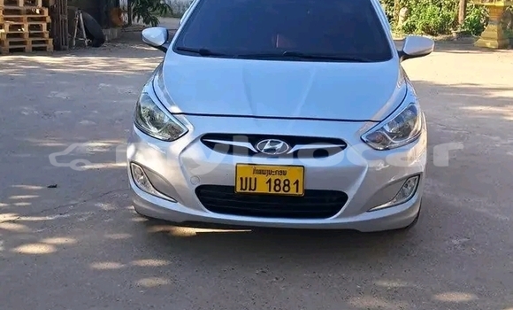 Buy Used Toyota Prius White Car in Luang Namtha in Luang Namtha Province Buy Used Toyota Prius White Car in Luang Namtha in Luang Namtha Province