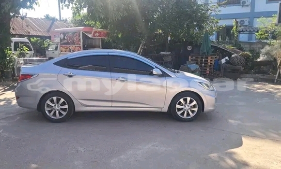 Buy Used Toyota Prius White Car in Luang Namtha in Luang Namtha Province Buy Used Toyota Prius White Car in Luang Namtha in Luang Namtha Province