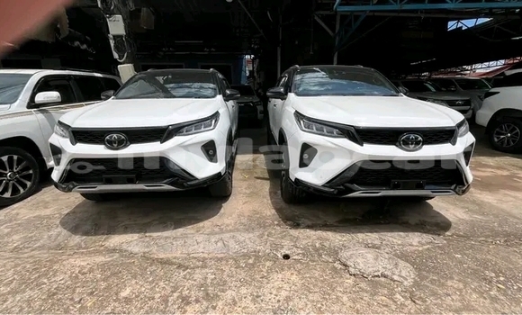 Buy Used Toyota Hilux White Car in Vientiane in Vientiane Province Buy Used Toyota Hilux White Car in Vientiane in Vientiane Province