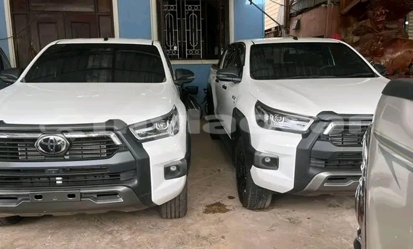 Buy Used Toyota Hilux White Car in Vientiane in Vientiane Province Buy Used Toyota Hilux White Car in Vientiane in Vientiane Province