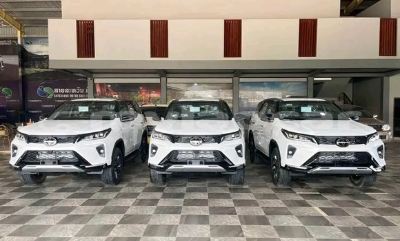 Buy Used Toyota Hilux White Car in Vientiane in Vientiane Province Buy Used Toyota Hilux White Car in Vientiane in Vientiane Province