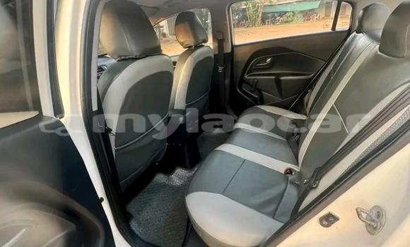 Buy Used Kia Rio White Car in Vientiane in Vientiane Province Buy Used Kia Rio White Car in Vientiane in Vientiane Province