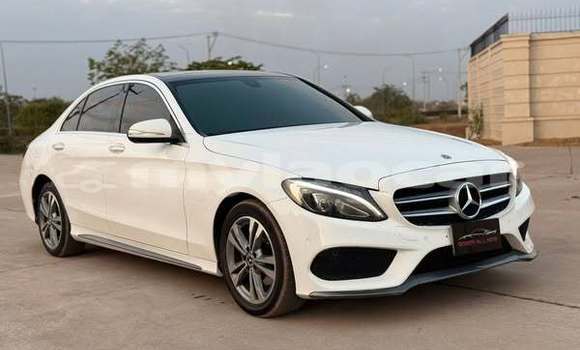 Acheter Occasion Voiture Mercedes-Benz C250 coupe Blanc à Vientiane, Vientiane Province Acheter Occasion Voiture Mercedes-Benz C250 coupe Blanc à Vientiane, Vientiane Province