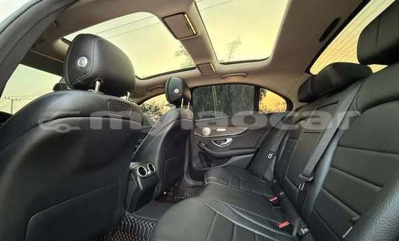 Acheter Occasion Voiture Mercedes-Benz C250 coupe Blanc à Vientiane, Vientiane Province Acheter Occasion Voiture Mercedes-Benz C250 coupe Blanc à Vientiane, Vientiane Province