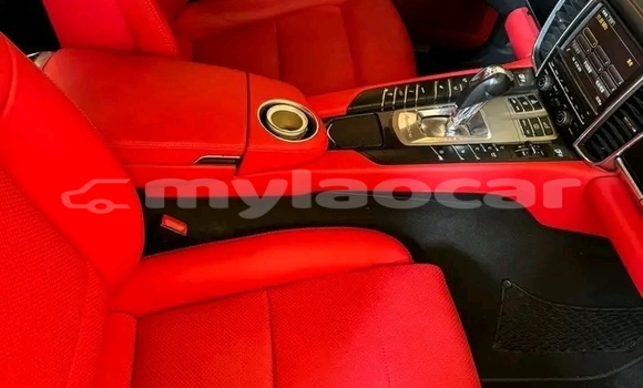 Acheter Occasion Voiture Porsche 718 Boxster Blanc à Phonsavan, Xiangkhouang Province Acheter Occasion Voiture Porsche 718 Boxster Blanc à Phonsavan, Xiangkhouang Province