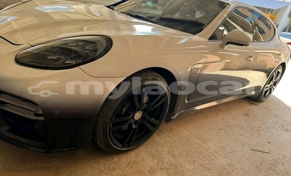 Acheter Occasion Voiture Porsche 718 Boxster Blanc à Phonsavan, Xiangkhouang Province Acheter Occasion Voiture Porsche 718 Boxster Blanc à Phonsavan, Xiangkhouang Province