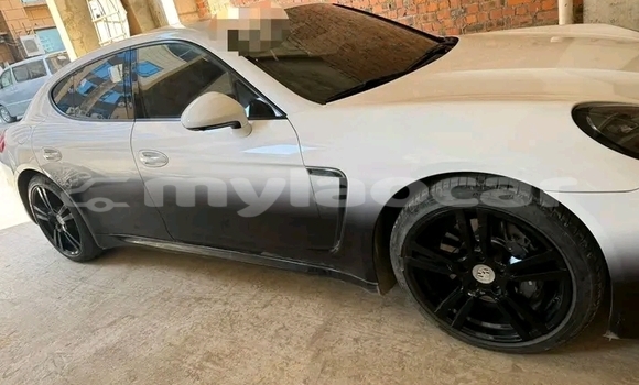 Acheter Occasion Voiture Porsche 718 Boxster Blanc à Phonsavan, Xiangkhouang Province Acheter Occasion Voiture Porsche 718 Boxster Blanc à Phonsavan, Xiangkhouang Province