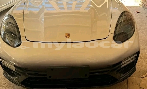 Acheter Occasion Voiture Porsche 718 Boxster Blanc à Phonsavan, Xiangkhouang Province Acheter Occasion Voiture Porsche 718 Boxster Blanc à Phonsavan, Xiangkhouang Province