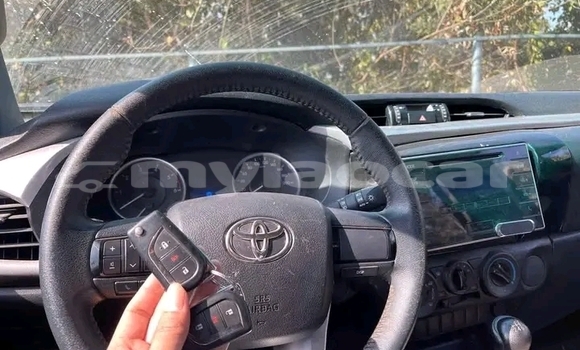 Acheter Occasion Voiture Toyota Hiluxe Revo Blanc à Savannakhet, Savannakhét Province Acheter Occasion Voiture Toyota Hiluxe Revo Blanc à Savannakhet, Savannakhét Province