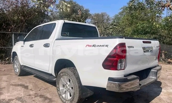 Acheter Occasion Voiture Toyota Hiluxe Revo Blanc à Savannakhet, Savannakhét Province Acheter Occasion Voiture Toyota Hiluxe Revo Blanc à Savannakhet, Savannakhét Province