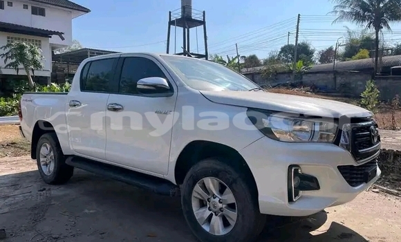 Acheter Occasion Voiture Toyota Hiluxe Revo Blanc à Savannakhet, Savannakhét Province Acheter Occasion Voiture Toyota Hiluxe Revo Blanc à Savannakhet, Savannakhét Province