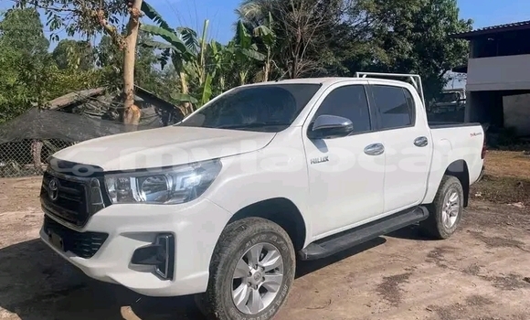 Acheter Occasion Voiture Toyota Hiluxe Revo Blanc à Savannakhet, Savannakhét Province Acheter Occasion Voiture Toyota Hiluxe Revo Blanc à Savannakhet, Savannakhét Province