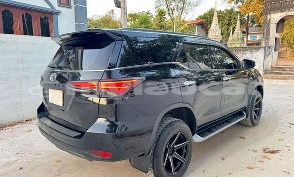 Acheter Occasion Voiture Toyota Fortuner Noir à Luang Prabang, Louangphabang Province Acheter Occasion Voiture Toyota Fortuner Noir à Luang Prabang, Louangphabang Province