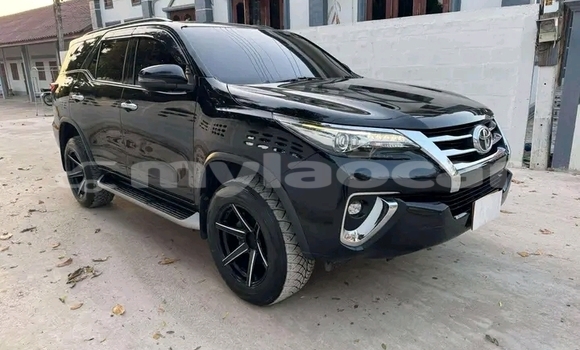 Acheter Occasion Voiture Toyota Fortuner Noir à Luang Prabang, Louangphabang Province Acheter Occasion Voiture Toyota Fortuner Noir à Luang Prabang, Louangphabang Province