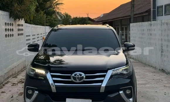 Acheter Occasion Voiture Toyota Fortuner Noir à Luang Prabang, Louangphabang Province Acheter Occasion Voiture Toyota Fortuner Noir à Luang Prabang, Louangphabang Province