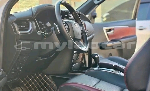 Acheter Occasion Voiture Toyota Fortuner Blanc à Luang Prabang, Louangphabang Province Acheter Occasion Voiture Toyota Fortuner Blanc à Luang Prabang, Louangphabang Province