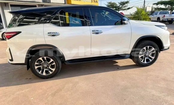Acheter Occasion Voiture Toyota Fortuner Blanc à Luang Prabang, Louangphabang Province Acheter Occasion Voiture Toyota Fortuner Blanc à Luang Prabang, Louangphabang Province