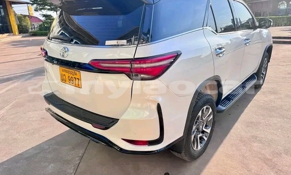 Acheter Occasion Voiture Toyota Fortuner Blanc à Luang Prabang, Louangphabang Province Acheter Occasion Voiture Toyota Fortuner Blanc à Luang Prabang, Louangphabang Province