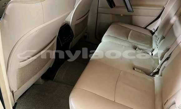 Acheter Occasion Voiture Toyota Land Cruiser Prado Blanc à Luang Prabang, Louangphabang Province Acheter Occasion Voiture Toyota Land Cruiser Prado Blanc à Luang Prabang, Louangphabang Province