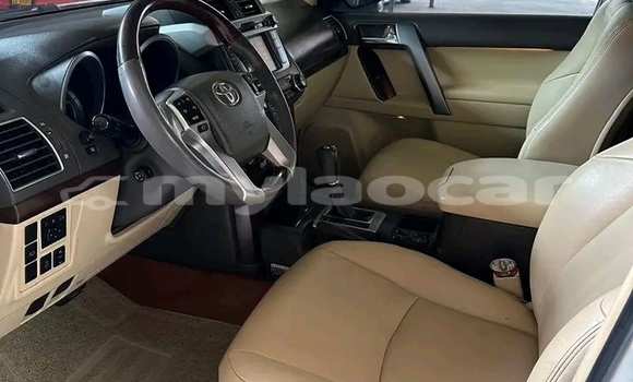 Acheter Occasion Voiture Toyota Land Cruiser Prado Blanc à Luang Prabang, Louangphabang Province Acheter Occasion Voiture Toyota Land Cruiser Prado Blanc à Luang Prabang, Louangphabang Province