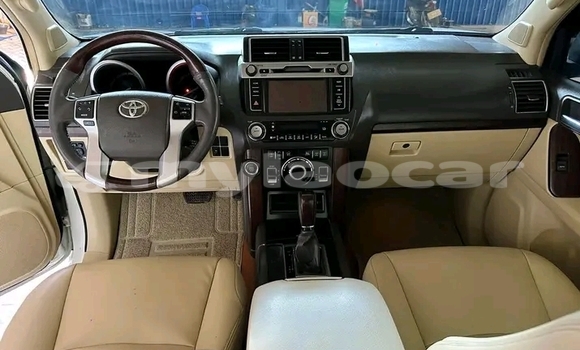 Acheter Occasion Voiture Toyota Land Cruiser Prado Blanc à Luang Prabang, Louangphabang Province Acheter Occasion Voiture Toyota Land Cruiser Prado Blanc à Luang Prabang, Louangphabang Province