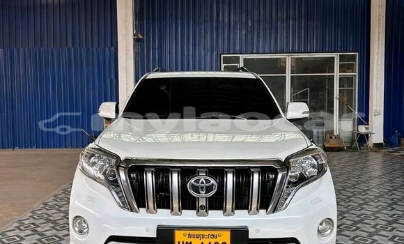 Acheter Occasion Voiture Toyota Land Cruiser Prado Blanc à Luang Prabang, Louangphabang Province Acheter Occasion Voiture Toyota Land Cruiser Prado Blanc à Luang Prabang, Louangphabang Province