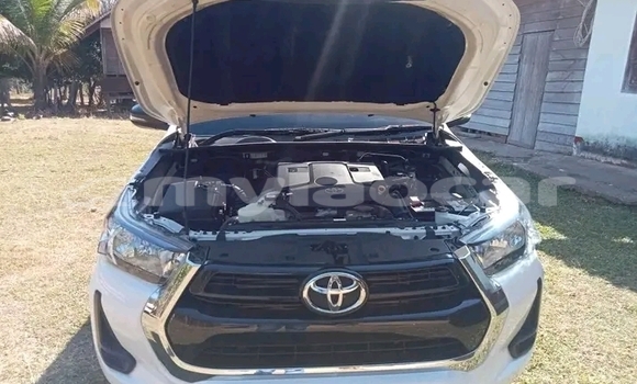 Acheter Occasion Voiture Toyota Hiluxe Revo Blanc à Phonsavan, Xiangkhouang Province Acheter Occasion Voiture Toyota Hiluxe Revo Blanc à Phonsavan, Xiangkhouang Province