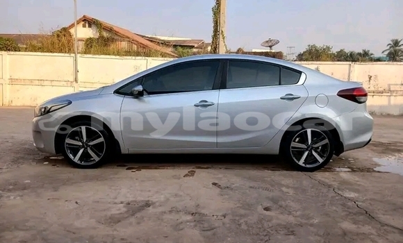 Acheter Occasion Voiture Kia Cerato Blanc à Luang Prabang, Louangphabang Province Acheter Occasion Voiture Kia Cerato Blanc à Luang Prabang, Louangphabang Province