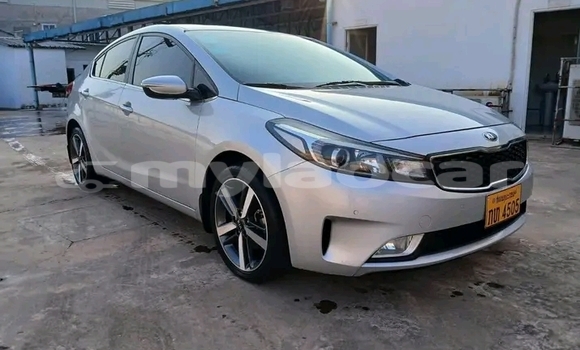 Acheter Occasion Voiture Kia Cerato Blanc à Luang Prabang, Louangphabang Province Acheter Occasion Voiture Kia Cerato Blanc à Luang Prabang, Louangphabang Province