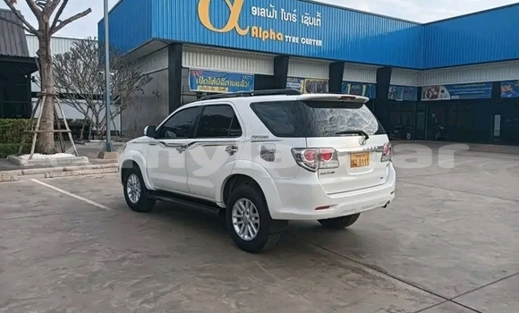 Acheter Occasion Voiture Toyota Fortuner Blanc à Phongsaly, Phôngsali Province Acheter Occasion Voiture Toyota Fortuner Blanc à Phongsaly, Phôngsali Province