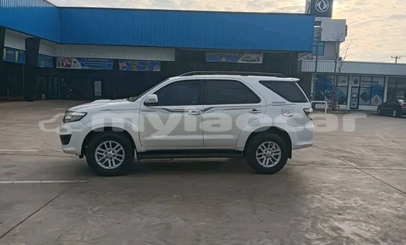 Acheter Occasion Voiture Toyota Fortuner Blanc à Phongsaly, Phôngsali Province Acheter Occasion Voiture Toyota Fortuner Blanc à Phongsaly, Phôngsali Province