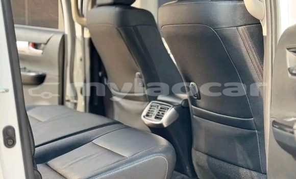 Acheter Occasion Voiture Toyota Hiluxe Revo Blanc à Luang Prabang, Louangphabang Province Acheter Occasion Voiture Toyota Hiluxe Revo Blanc à Luang Prabang, Louangphabang Province