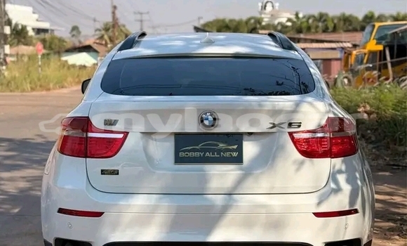 Acheter Occasion Voiture BMW X5 Blanc à Luang Namtha, Luang Namtha Province Acheter Occasion Voiture BMW X5 Blanc à Luang Namtha, Luang Namtha Province