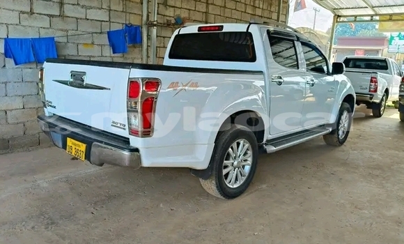 Acheter Occasion Voiture Isuzu D–MAX Blanc à Luang Namtha, Luang Namtha Province Acheter Occasion Voiture Isuzu D–MAX Blanc à Luang Namtha, Luang Namtha Province