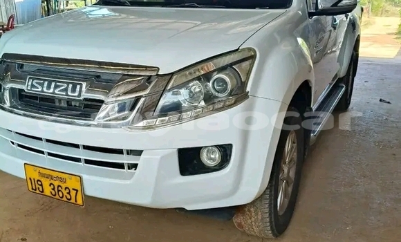 Acheter Occasion Voiture Isuzu D–MAX Blanc à Luang Namtha, Luang Namtha Province Acheter Occasion Voiture Isuzu D–MAX Blanc à Luang Namtha, Luang Namtha Province