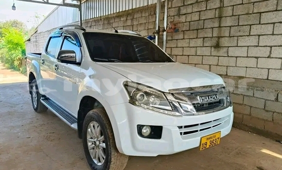 Acheter Occasion Voiture Isuzu D–MAX Blanc à Luang Namtha, Luang Namtha Province Acheter Occasion Voiture Isuzu D–MAX Blanc à Luang Namtha, Luang Namtha Province