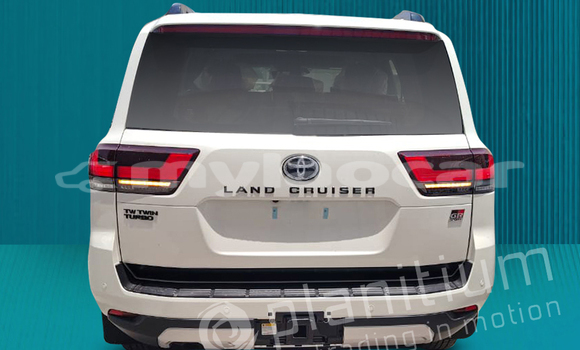 Buy Used Toyota Land Cruiser White Car in Import - Dubai in Attapeu Province Buy Used Toyota Land Cruiser White Car in Import - Dubai in Attapeu Province