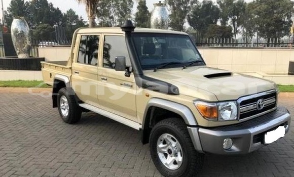 Buy Used Toyota Land Cruiser White Car in Vientiane in Vientiane Province Buy Used Toyota Land Cruiser White Car in Vientiane in Vientiane Province