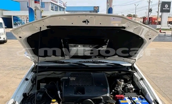 Acheter Occasion Voiture Toyota Hiluxe Revo Blanc à Luang Namtha, Luang Namtha Province Acheter Occasion Voiture Toyota Hiluxe Revo Blanc à Luang Namtha, Luang Namtha Province