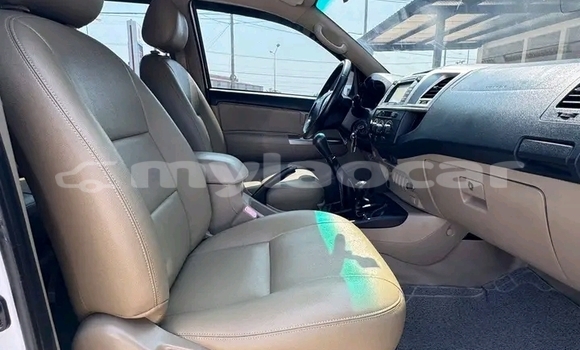 Acheter Occasion Voiture Toyota Hiluxe Revo Blanc à Luang Namtha, Luang Namtha Province Acheter Occasion Voiture Toyota Hiluxe Revo Blanc à Luang Namtha, Luang Namtha Province