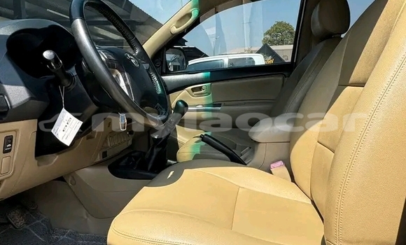 Acheter Occasion Voiture Toyota Hiluxe Revo Blanc à Luang Namtha, Luang Namtha Province Acheter Occasion Voiture Toyota Hiluxe Revo Blanc à Luang Namtha, Luang Namtha Province