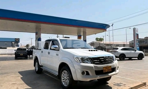 Acheter Occasion Voiture Toyota Hiluxe Revo Blanc à Luang Namtha, Luang Namtha Province Acheter Occasion Voiture Toyota Hiluxe Revo Blanc à Luang Namtha, Luang Namtha Province