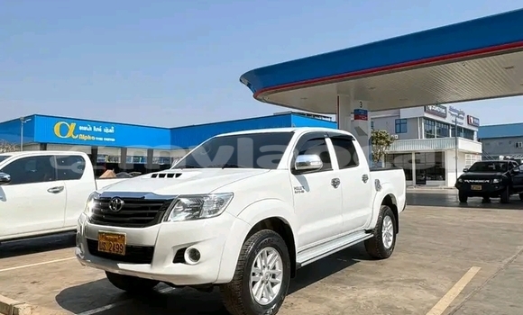 Acheter Occasion Voiture Toyota Hiluxe Revo Blanc à Luang Namtha, Luang Namtha Province Acheter Occasion Voiture Toyota Hiluxe Revo Blanc à Luang Namtha, Luang Namtha Province