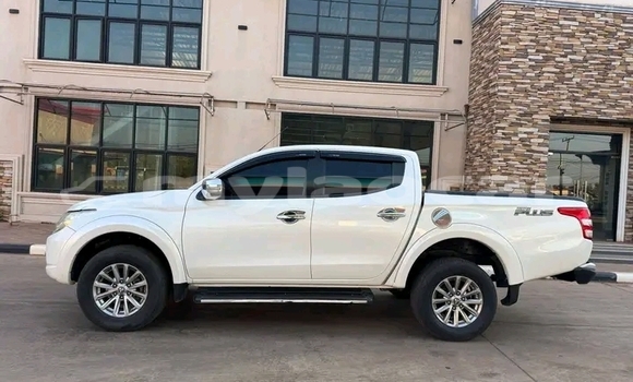 Buy Used Mitsubishi Triton White Car in Vientiane in Vientiane Province