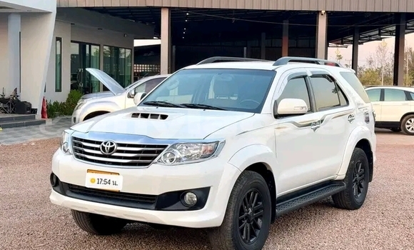 Acheter Occasion Voiture Toyota Fortuner Blanc à Vientiane, Vientiane Province Acheter Occasion Voiture Toyota Fortuner Blanc à Vientiane, Vientiane Province