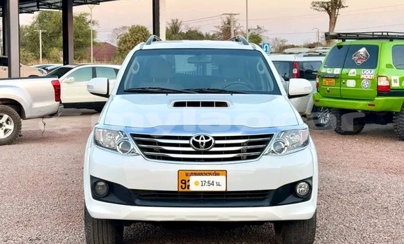 Acheter Occasion Voiture Toyota Fortuner Blanc à Vientiane, Vientiane Province Acheter Occasion Voiture Toyota Fortuner Blanc à Vientiane, Vientiane Province